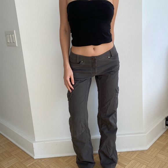 **SOLD DO NOT BUY **Cutest low rise Y2K cargo pants - Picture 3 of 15